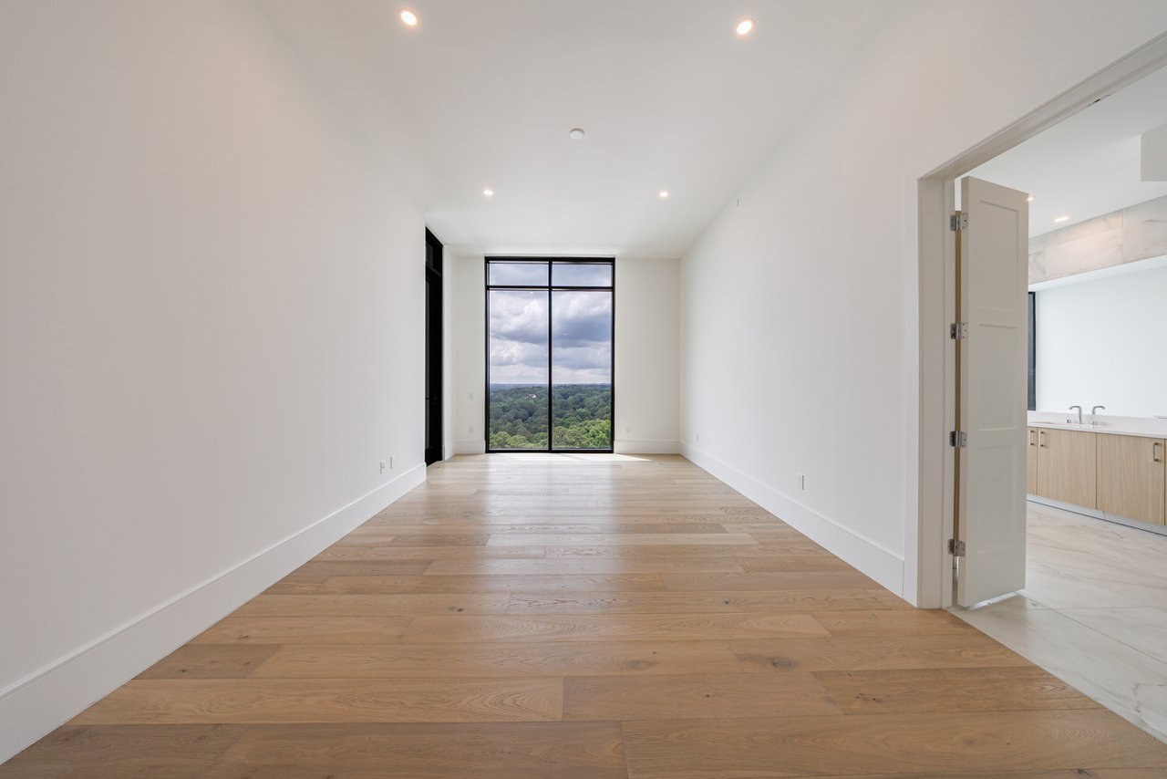 2425 Peachtree Road Unit 1806