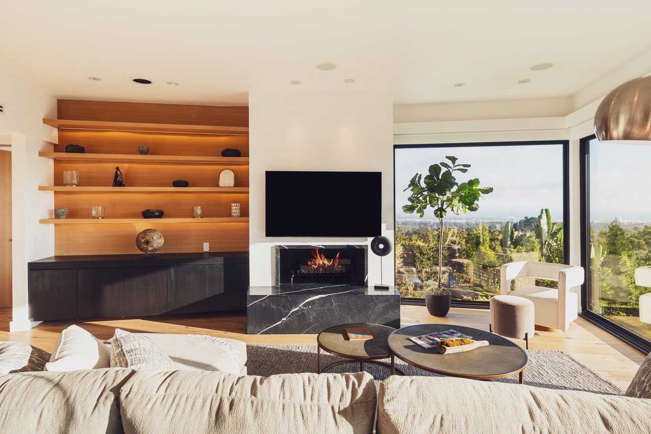 1235 N Kenter Ave, Brentwood