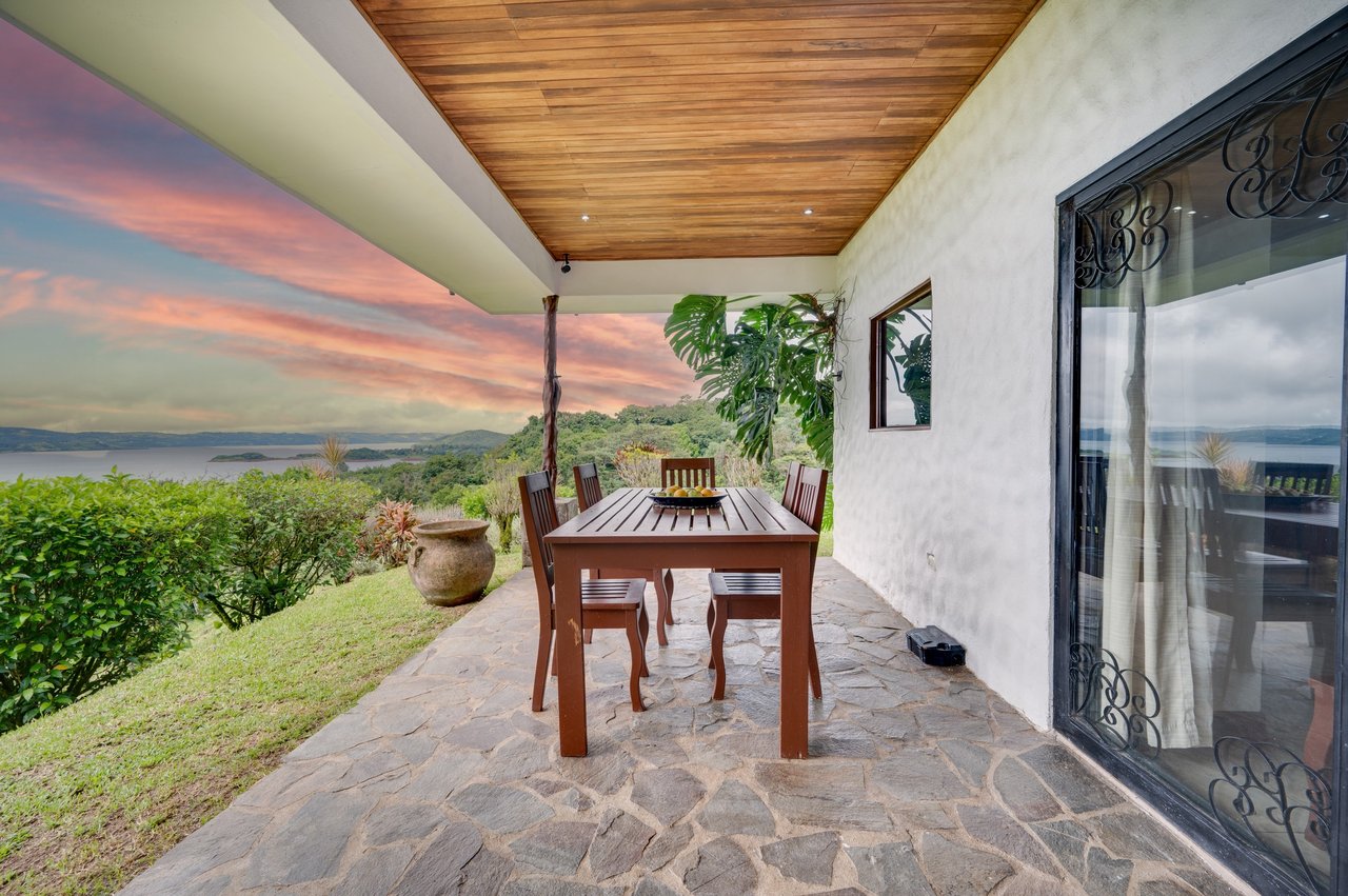 Casa Blanca | Multi-Villa Estate with Lake Views - Nuevo Arenal