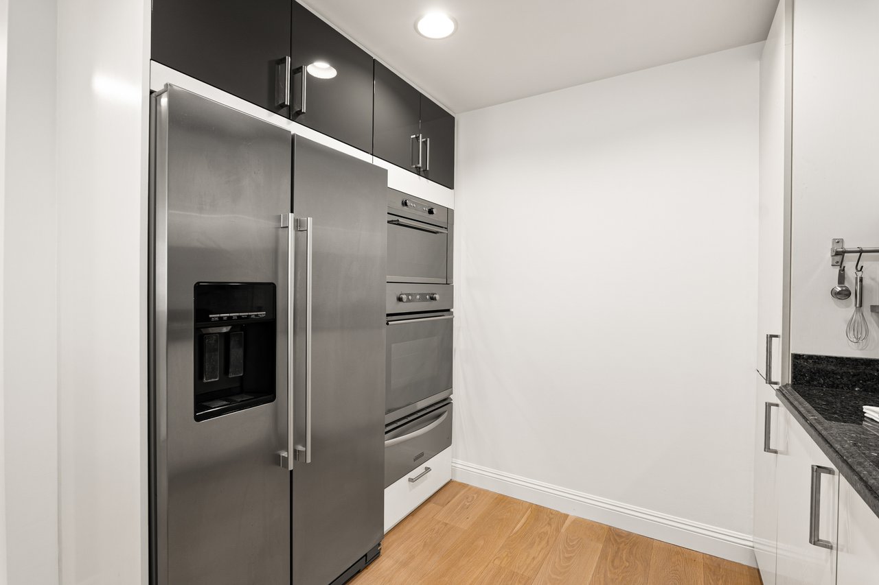 The Dorchester #408, Wilshire Corridor