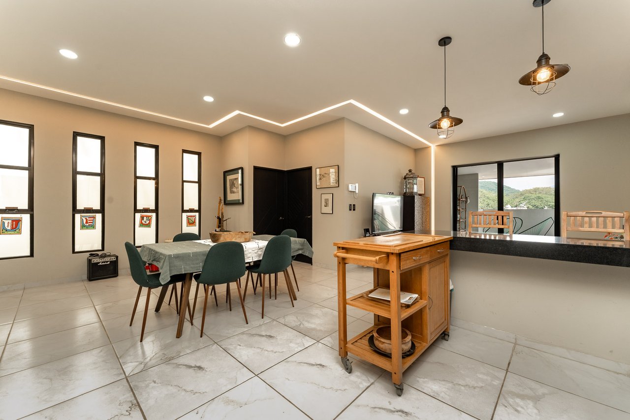 2 Bedroom, Condo, Downtown Condo
