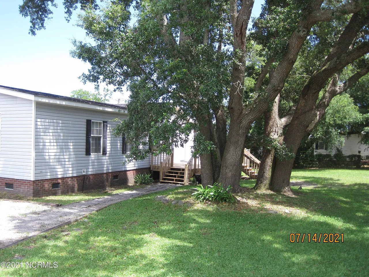 120 Sweetwater Dr