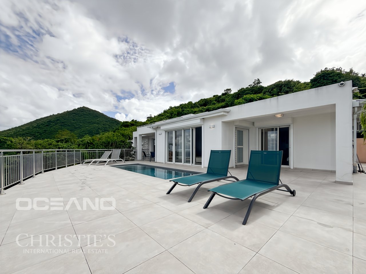 Villa with panoramic sea view