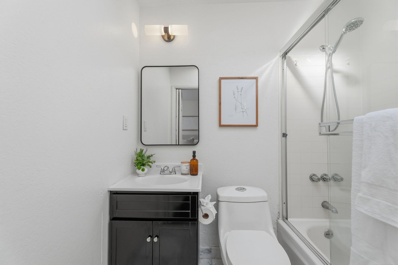 423 Waller St #8