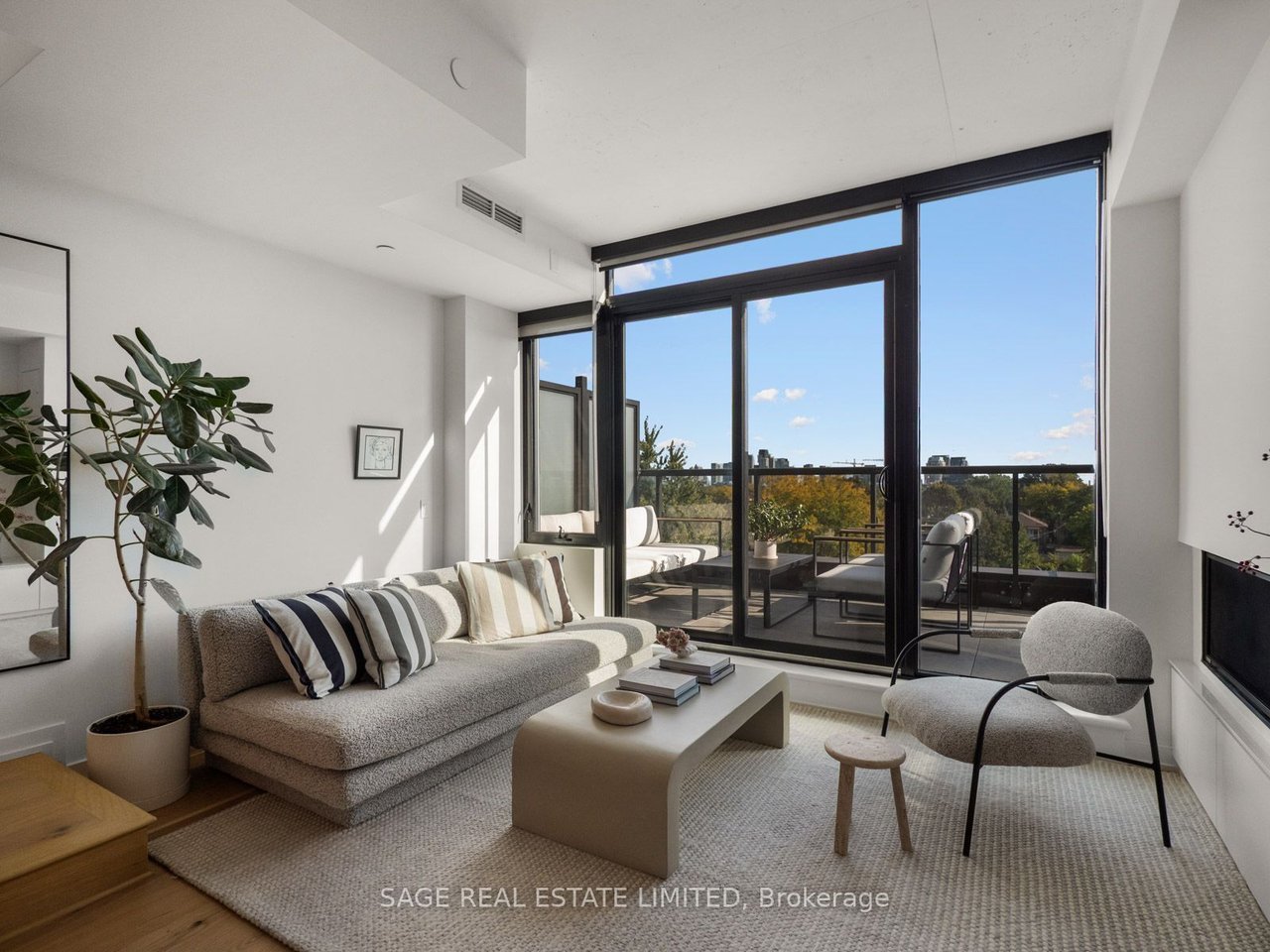 THE CARVALO ON COLLEGE PENTHOUSE