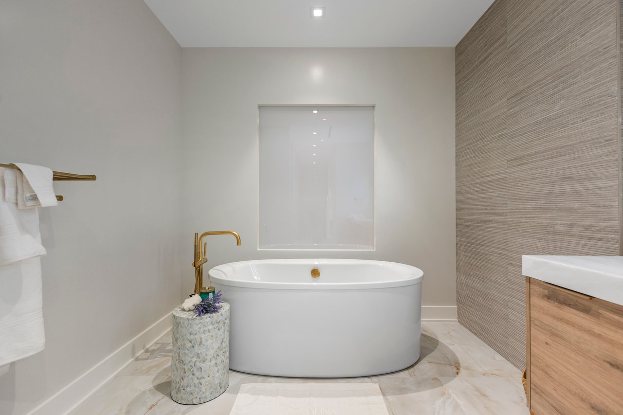 Aqualina Phase One: 01/04