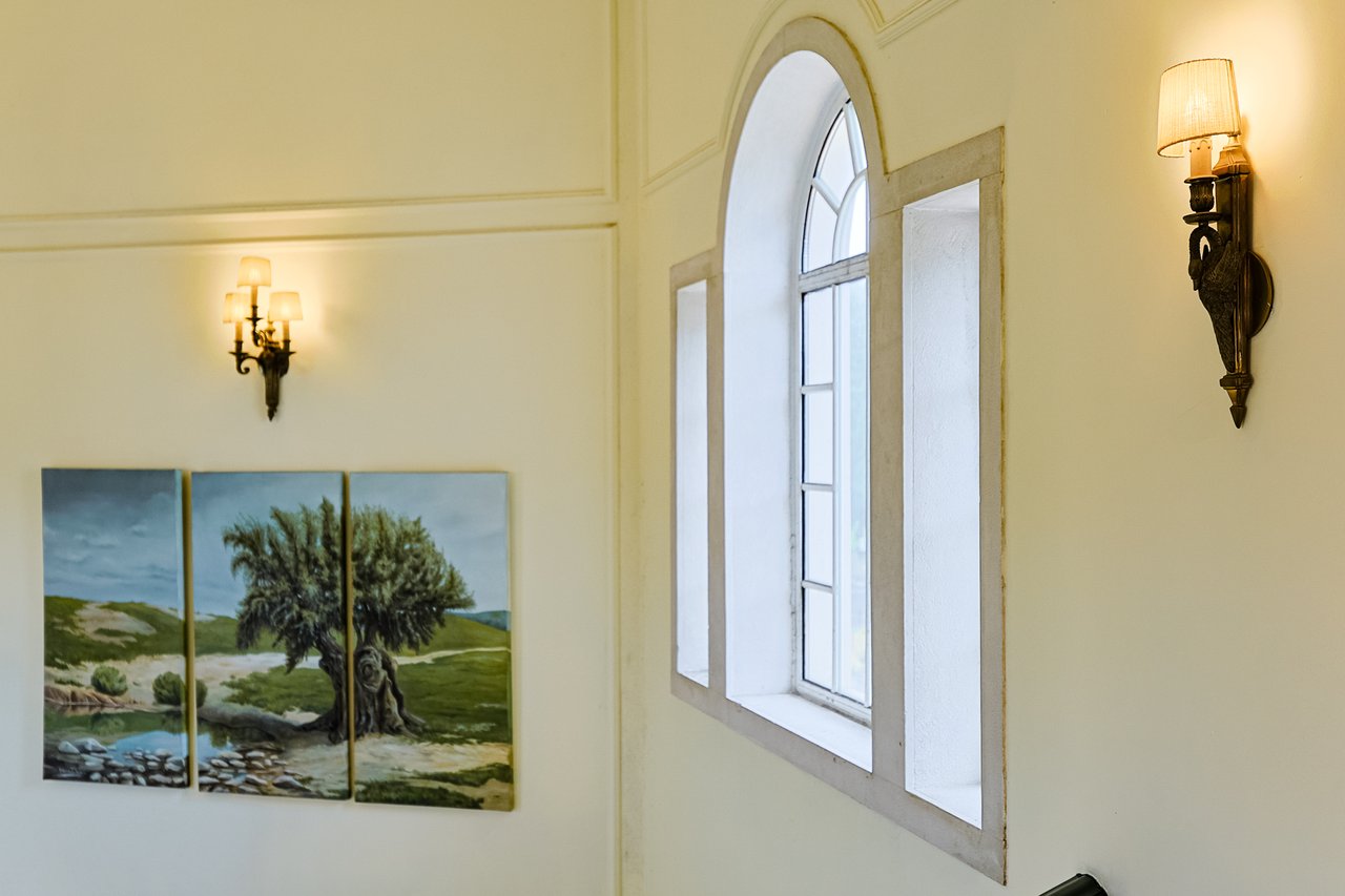 Spacious 8+2-Bedroom Villa with Pool for Rent in Cascais
