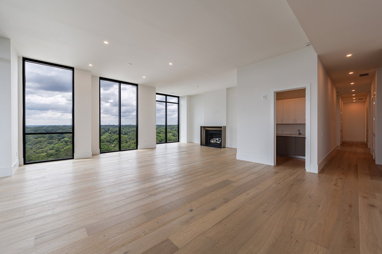 2425 Peachtree Road Unit 1806