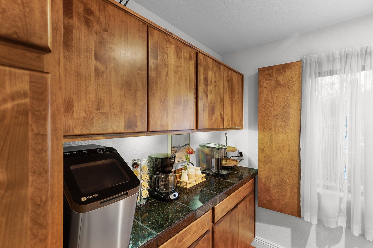 Mammoth Rock Lodge-New Family Home Remodeled, 2 Hot Tubs & Game Room