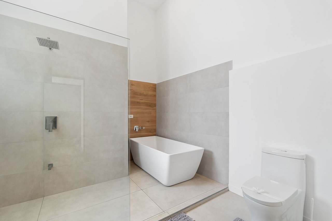 Castillo Blanco | Modern 4-Bedroom Home with Saltwater Pool – Walk to the Beach in Surfside, Playa Potrero