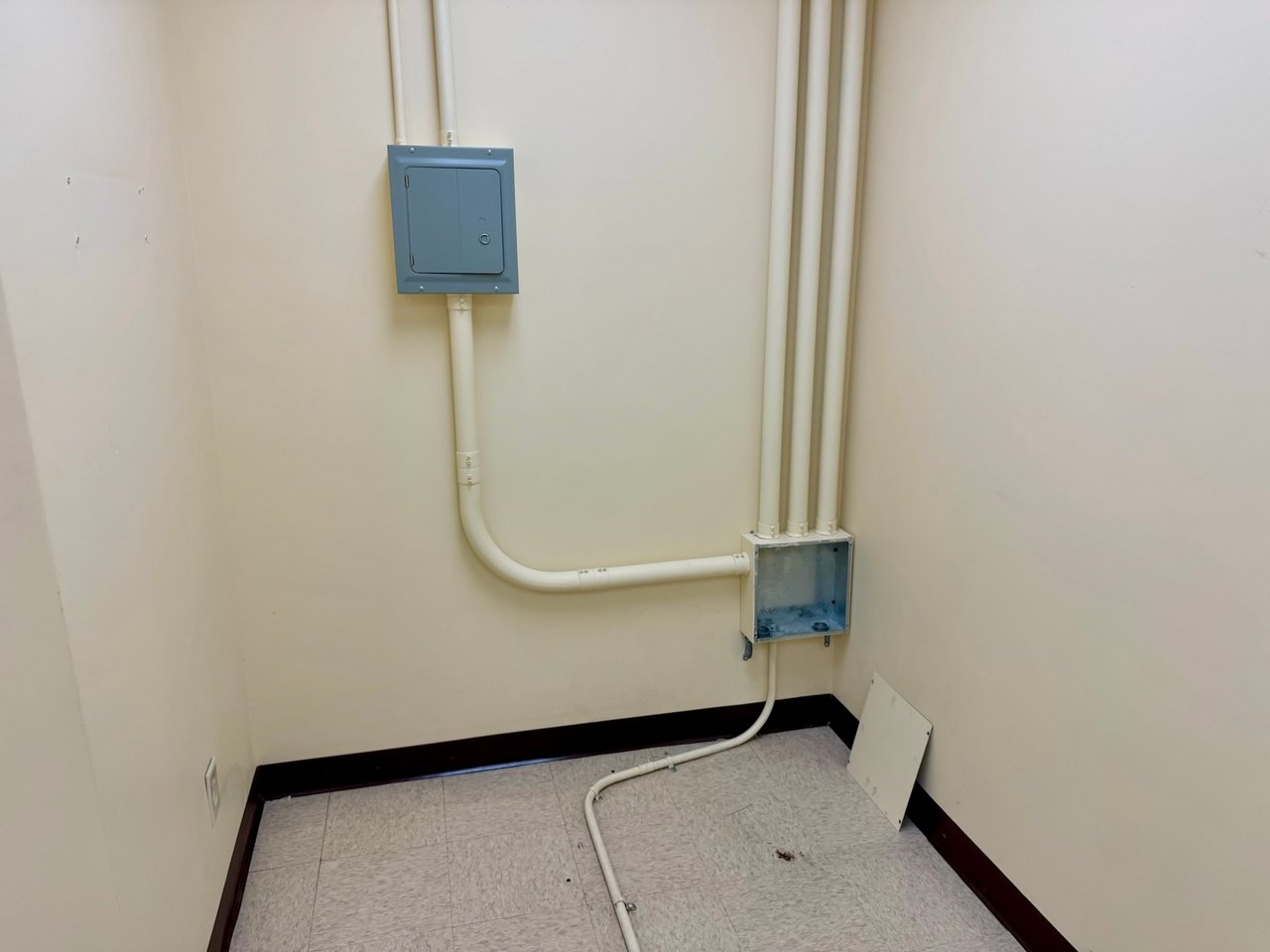 514 Mary Esther Cut Off NW