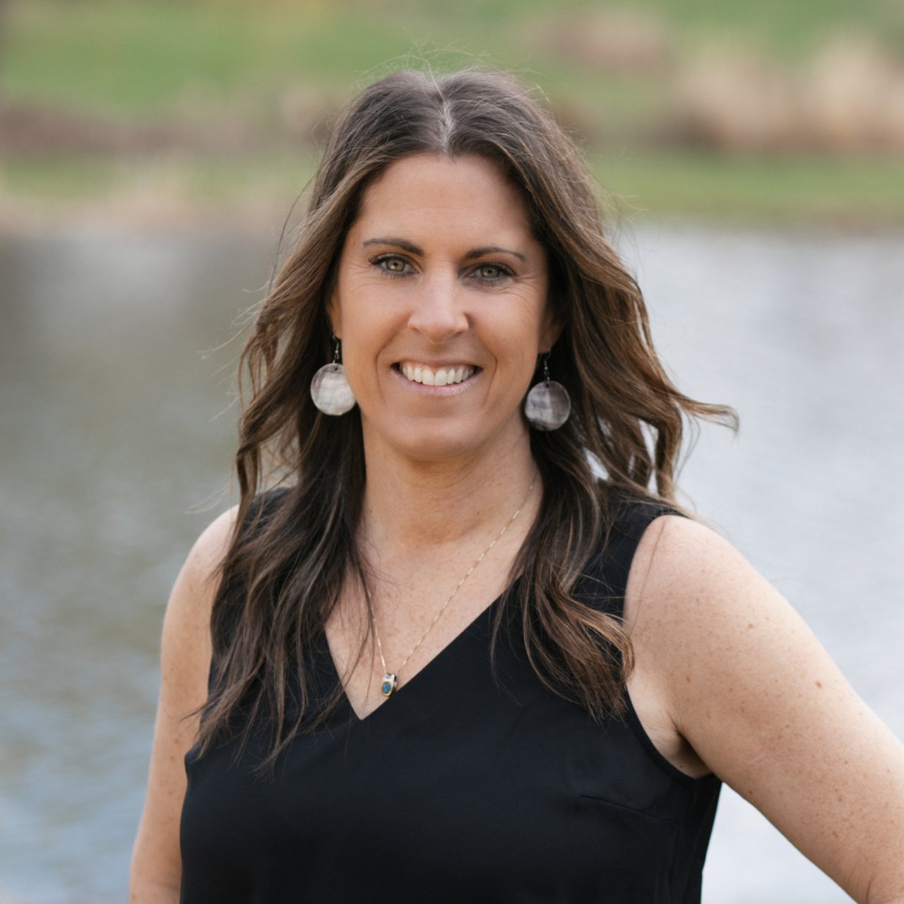 Randi Lynch Newtown, CT Real Estate Agent Headshot