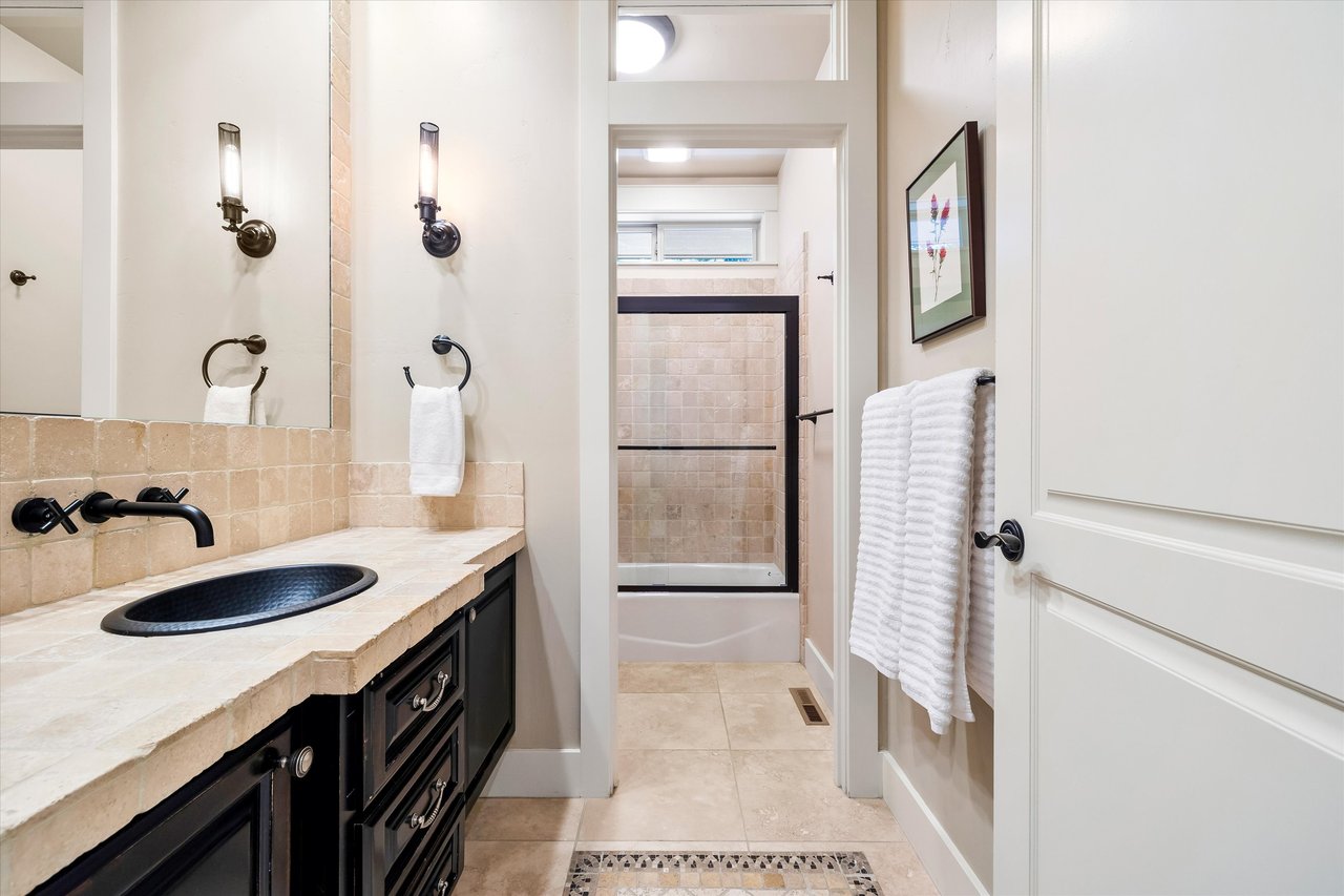 2589 NW Champion Circle