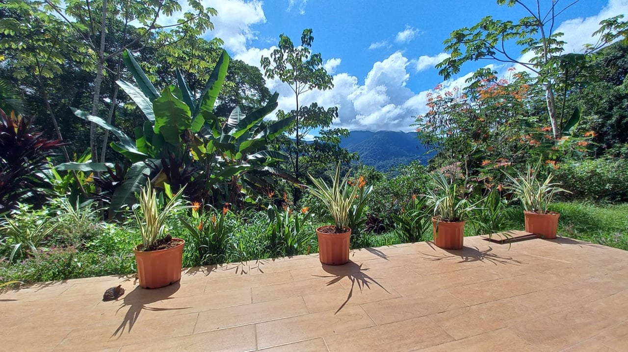 Charming Mountain Retreat with 2 Bedroom Home and Rustic Cabin