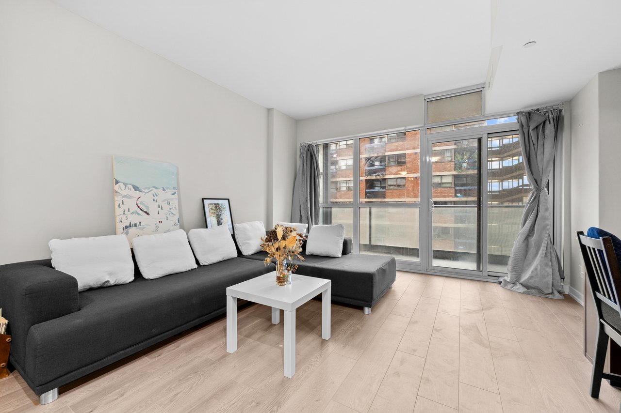 210 Simcoe Street Suite 607
