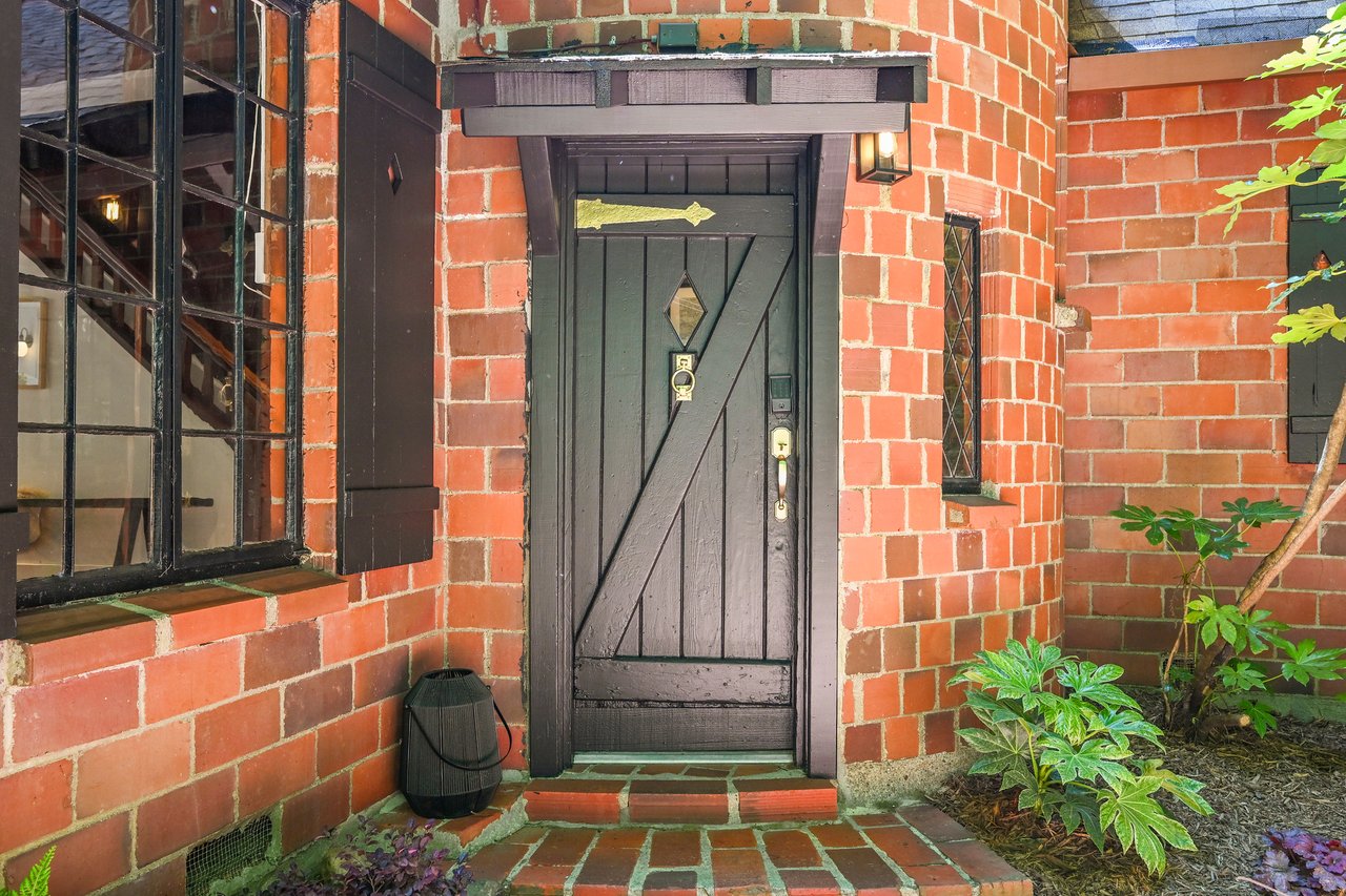 19765 Crescent Avenue