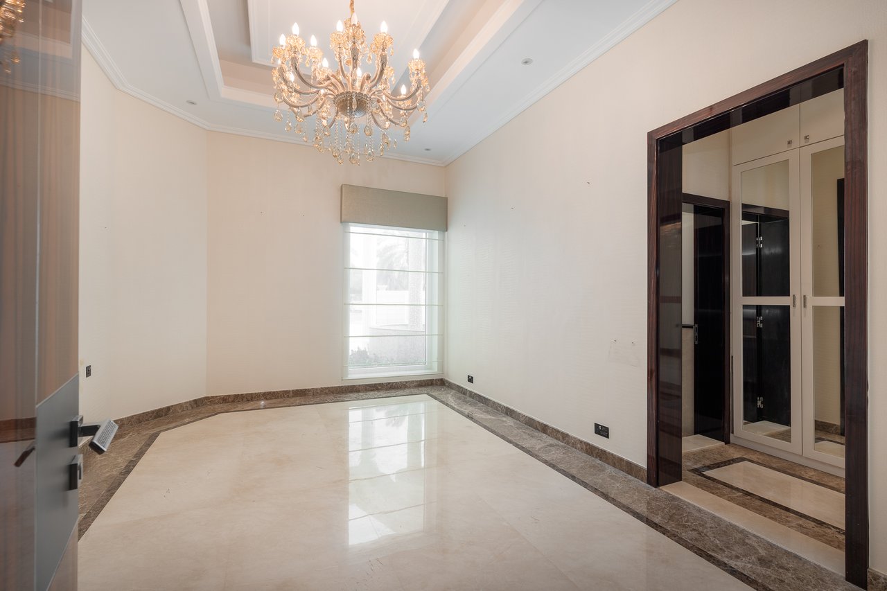 Emirates Hills Villa 