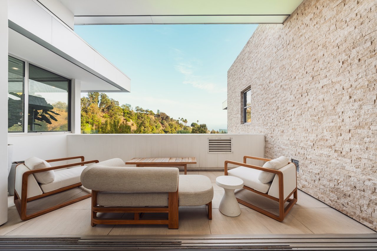 9311 Readcrest Dr, Beverly Hills