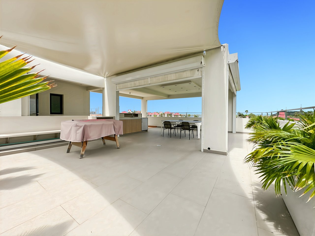 Rare Opportunity: Spacious Apartment with Terrace and Private Pool - ColeBay