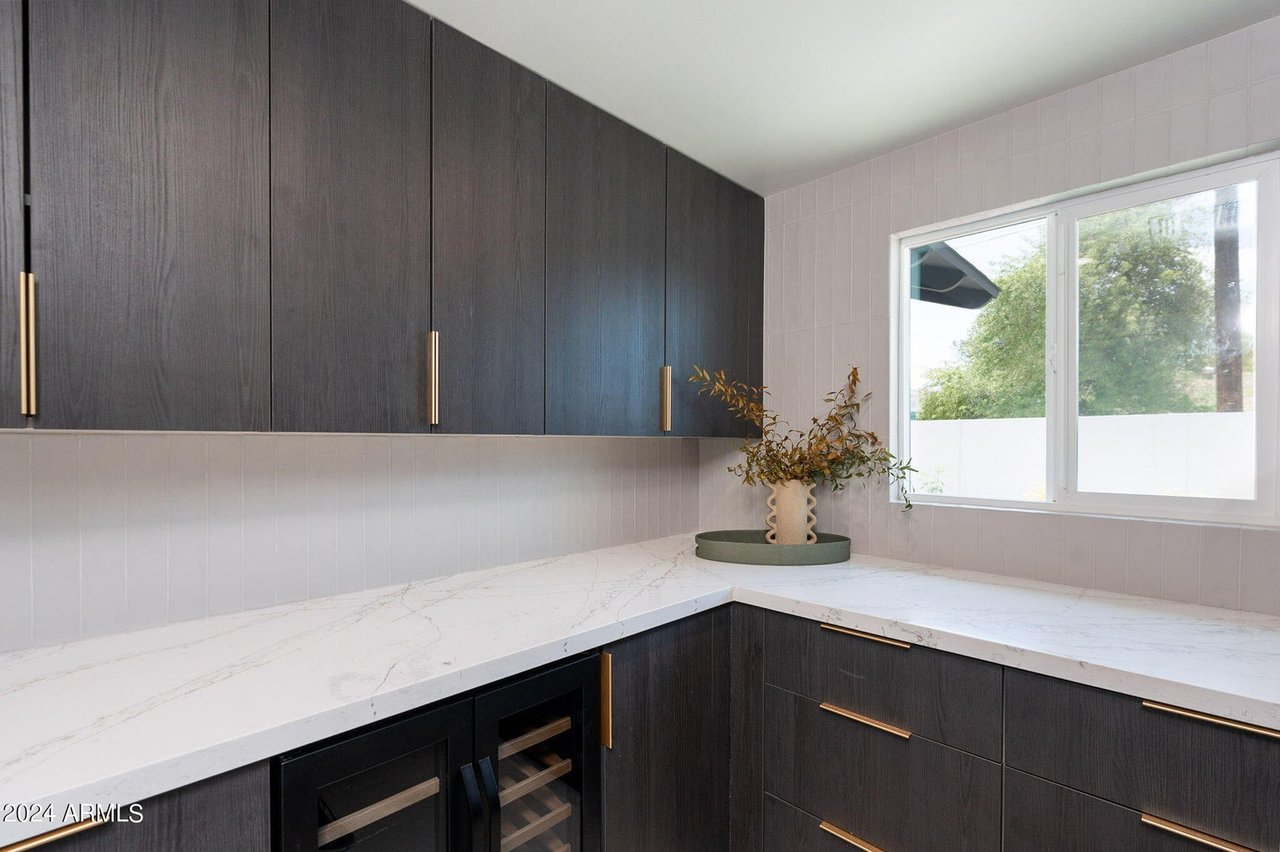 3016 N 84TH Place