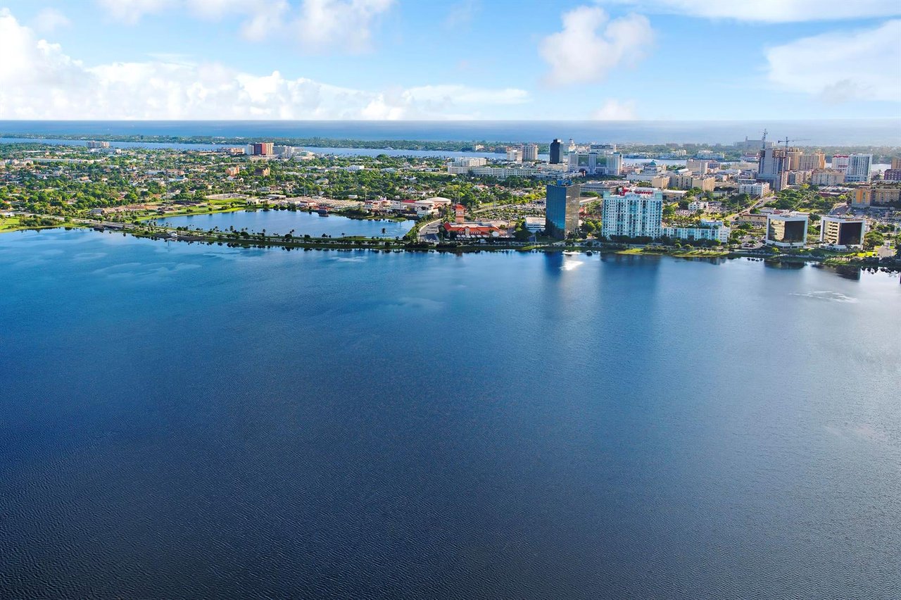 2557 Seminole Circle