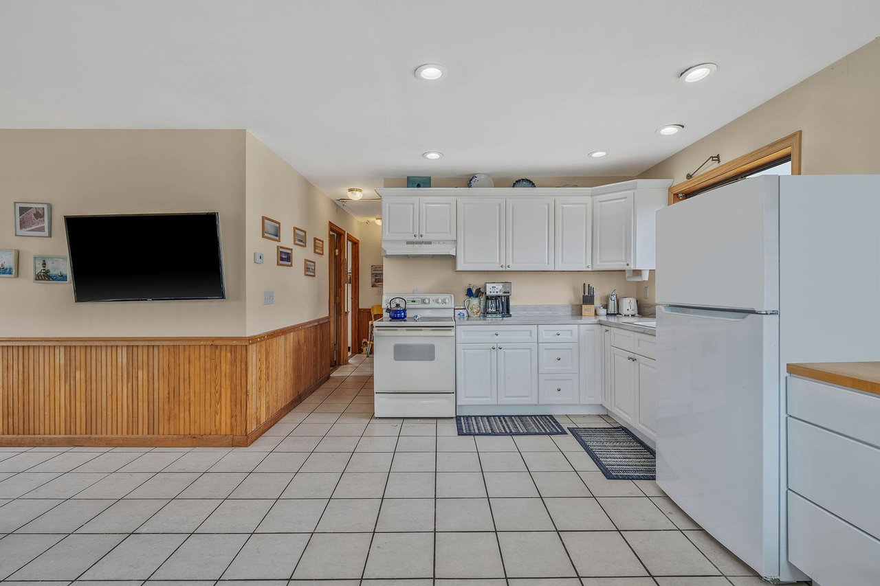 83 E Lighthouse Walk