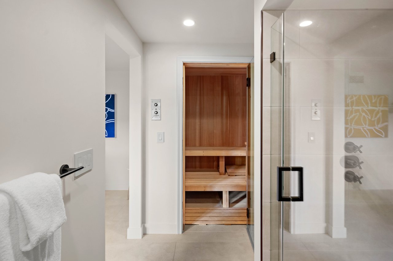 7212 Mulholland Dr, Hollywood Hills