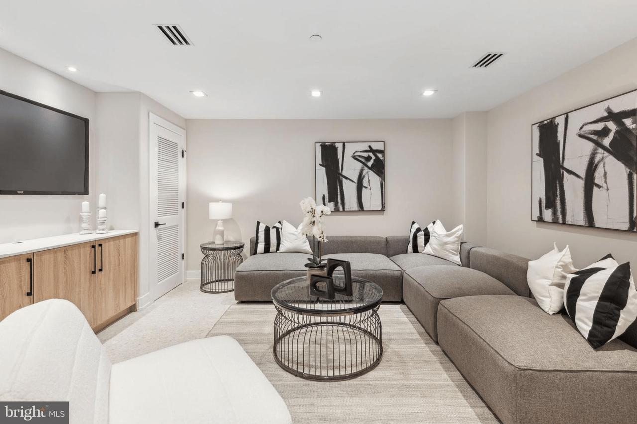 338 S Hicks St, Philadelphia, PA 19102