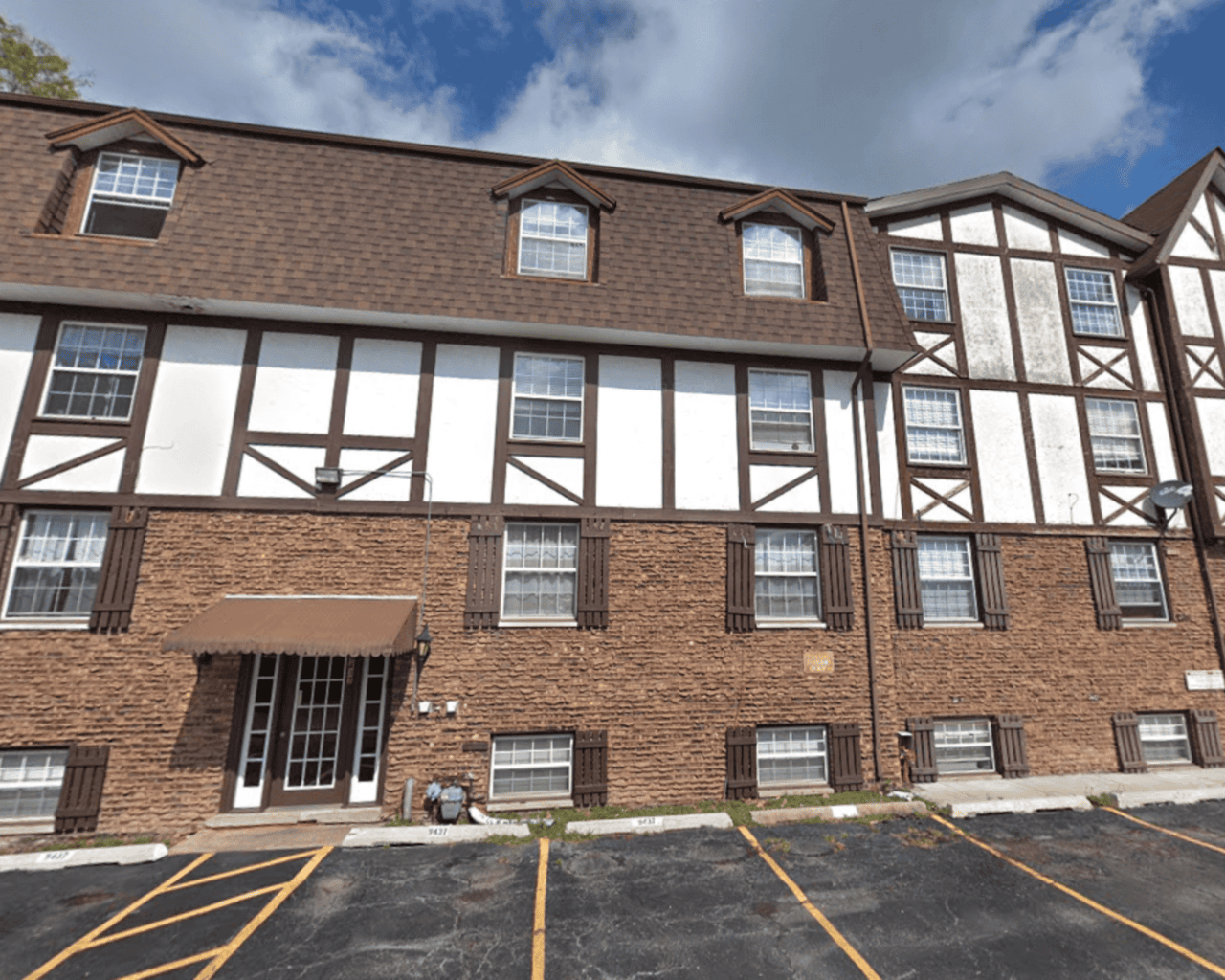 9437 86th Court | Hickory Hills, Illinois