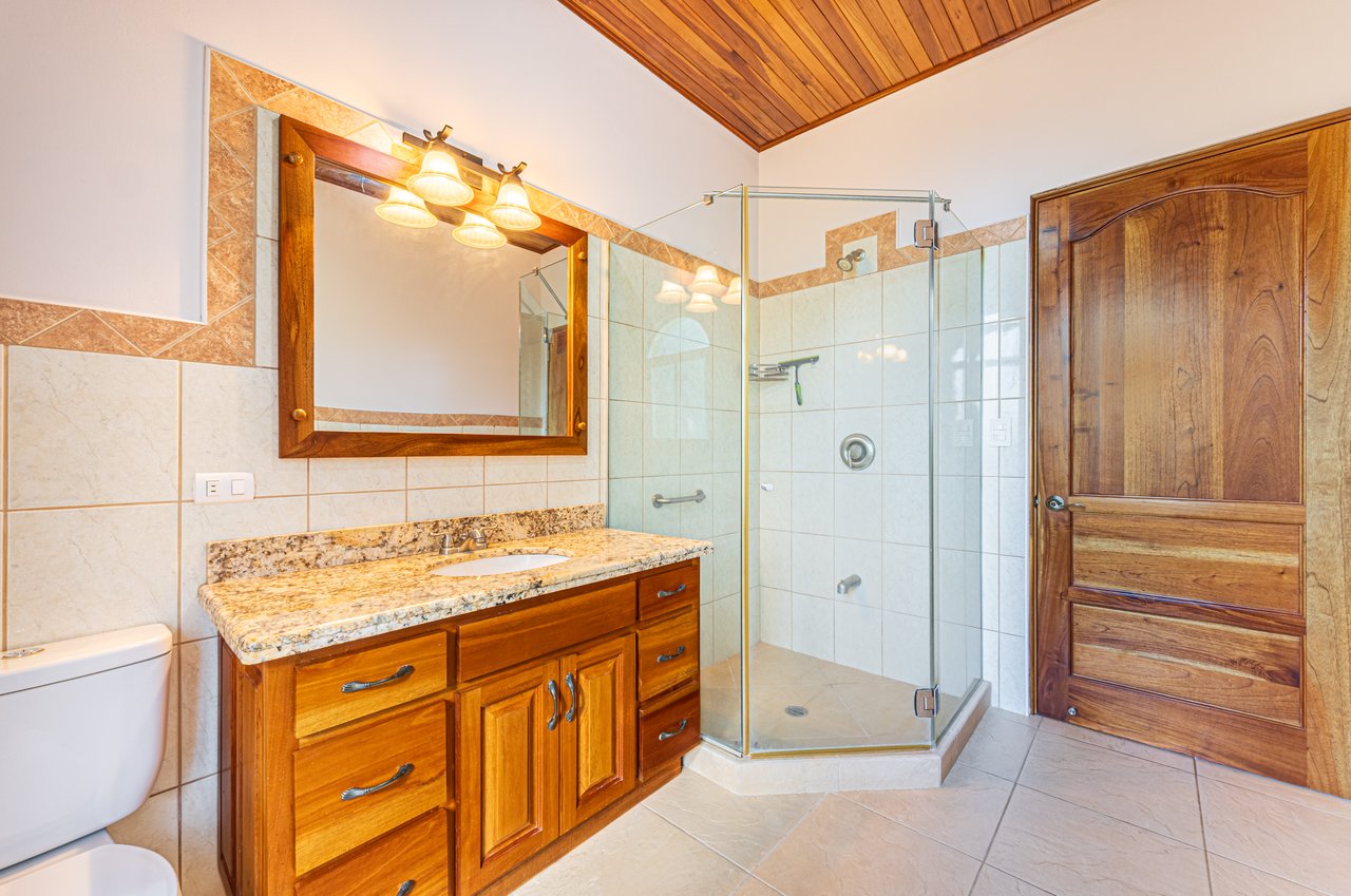 Elegant 3 Bedroom + Office Jungle Home in Puesta Del Sol, Ojochal