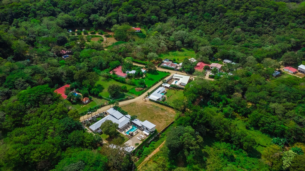 Casa Cielo | Luxurious Multifunctional Estate with Main House, Apartments, and Pool in Guanacaste!
