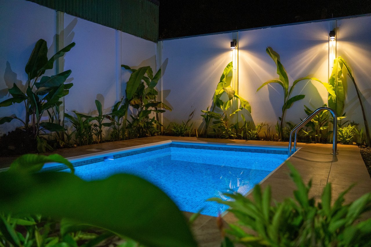 A House With An Upper Live-In Suite & Two Fully Serviced Downstairs Rental Apartments Less Than 1 km From The Entrance to Marino Ballena National Park