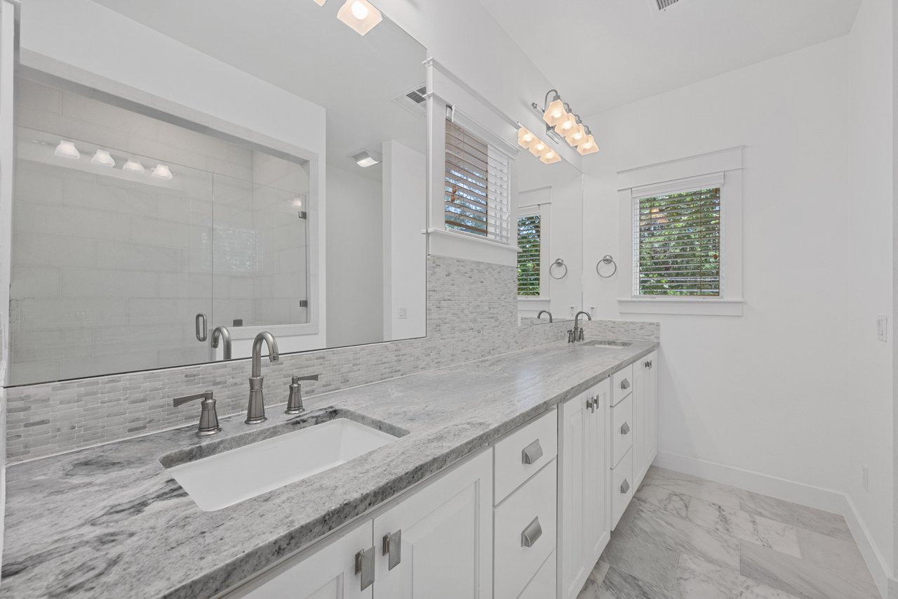 1403 W 12th Street #B