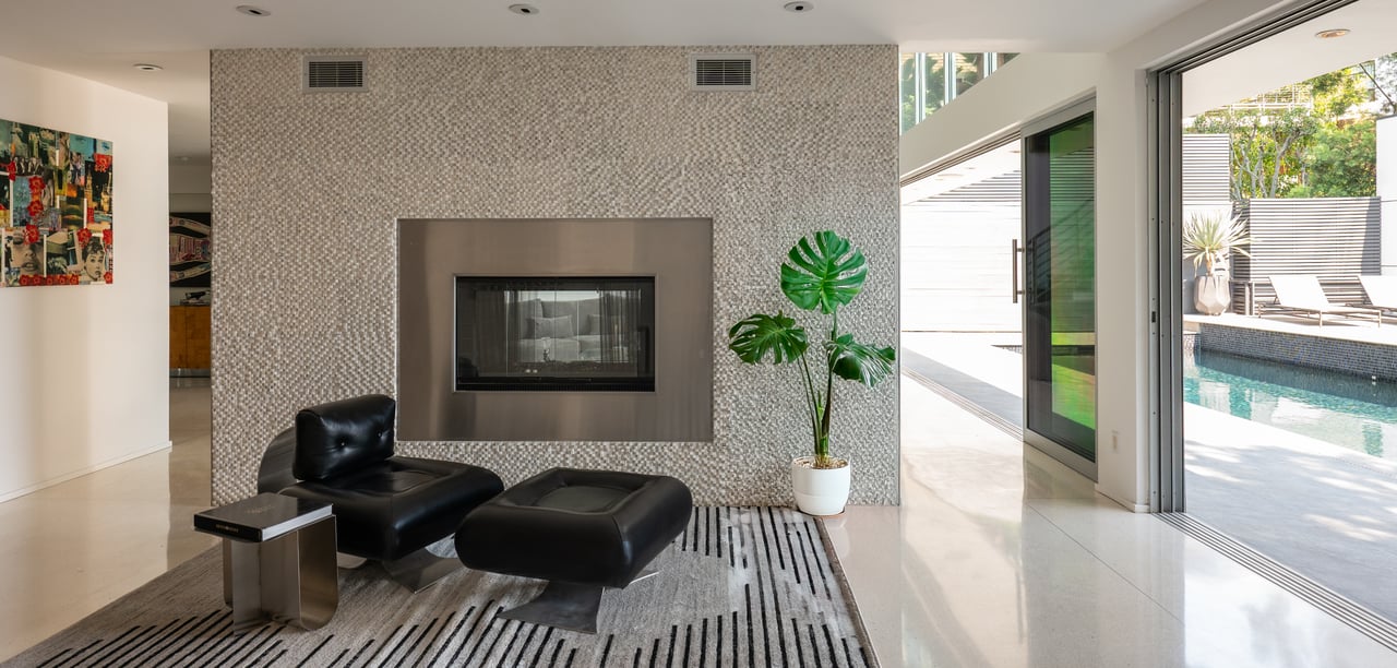 1545 Sunset Plaza Dr