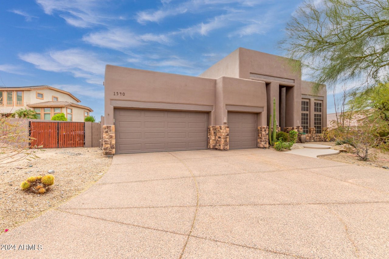 1540 E Villa Theresa