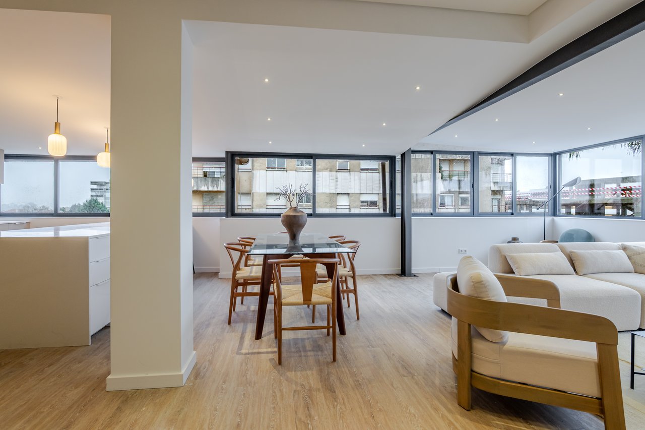 Renovated 3-Bedroom Apartment with 2 Bathrooms and Lift in Bonfim, Porto