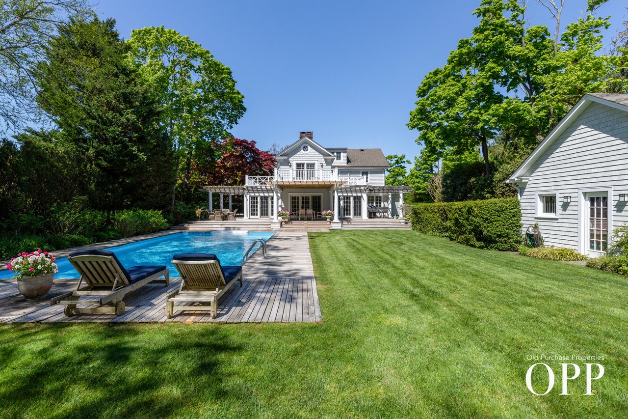 A Classic Residence in the Estate Section