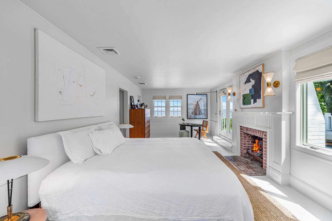 AN ELEGANT WATERFRONT ESCAPE