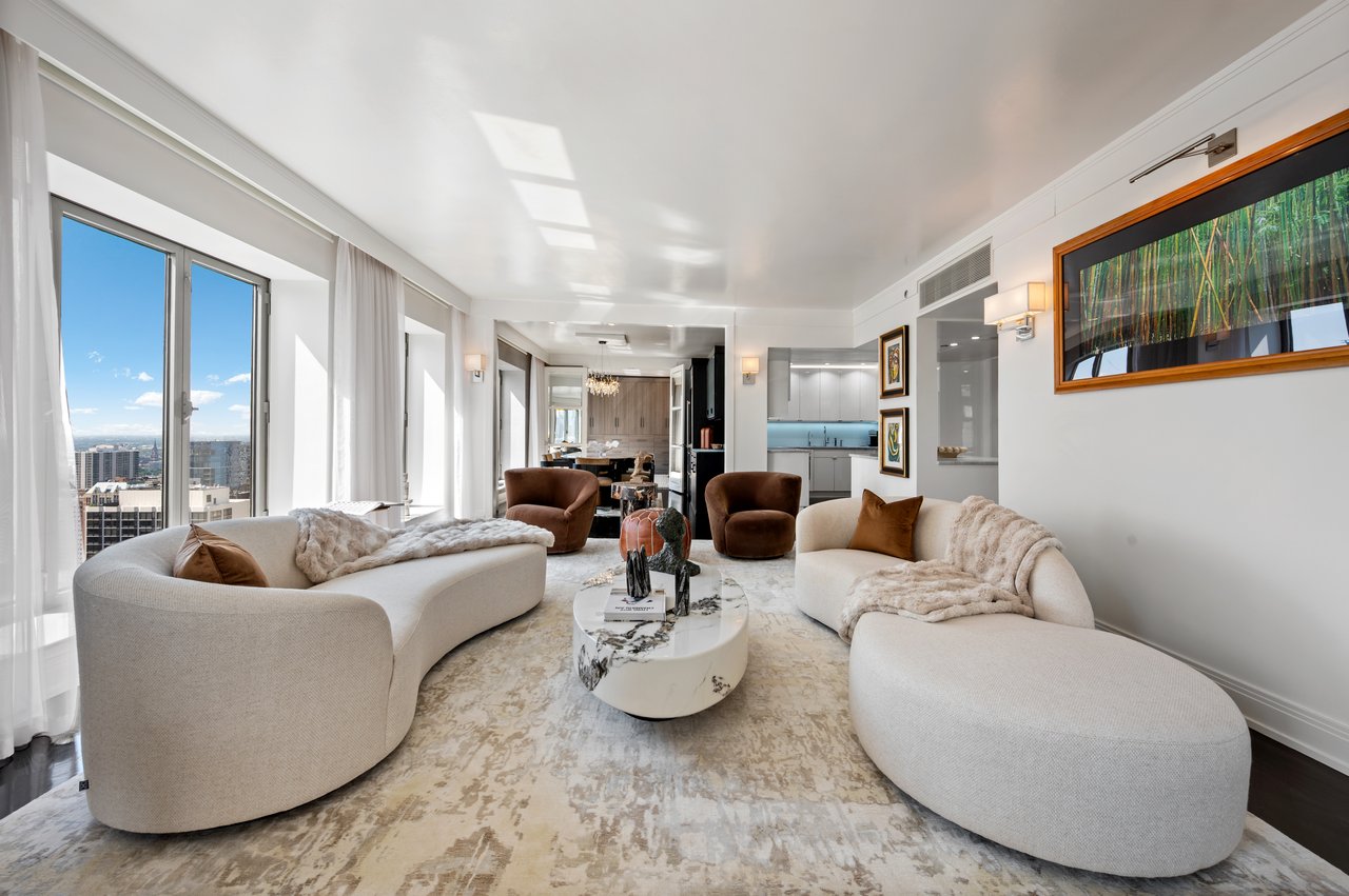 950 N Michigan Ave #2704