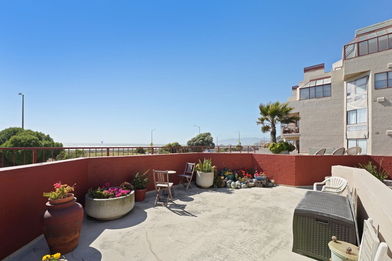 875 La Playa St