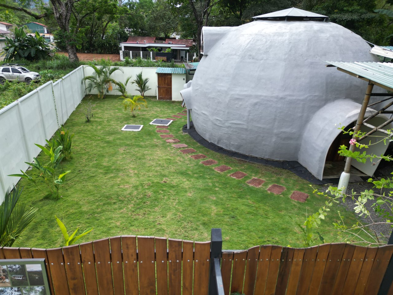 0.07 Acres – Unique 2 Bedroom Dome With Pool Walking Distance To The Beach!!!