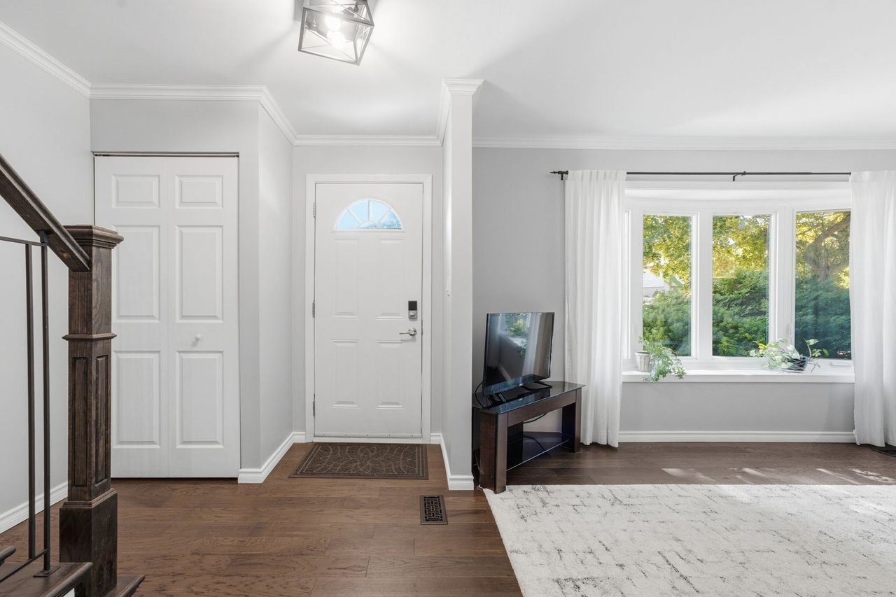 2 Wedgewood Ave