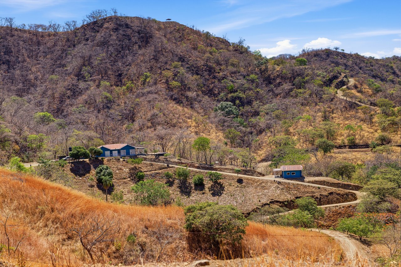 Finca Las Ventanas | Expansive Mountain View Estate Near Potrero