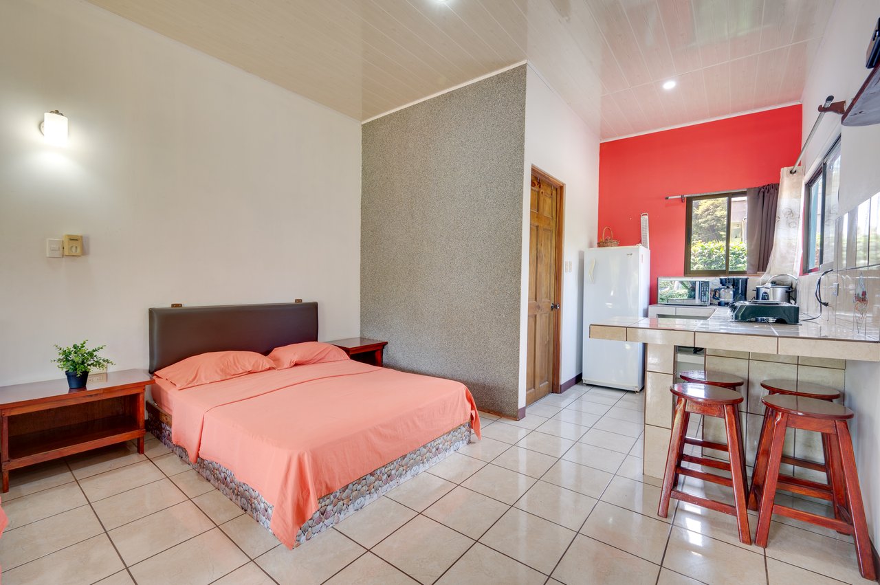 Tamarit House | Spacious Tropical Retreat in Villareal, Costa Rica