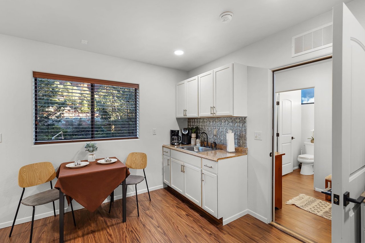 Mammoth Rock Lodge-New Family Home Remodeled, 2 Hot Tubs & Game Room