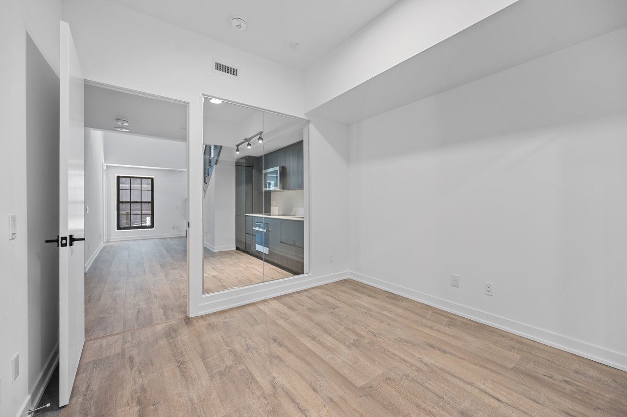 327 King Street W 307