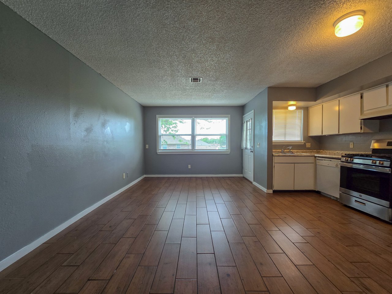 1103 E Parker