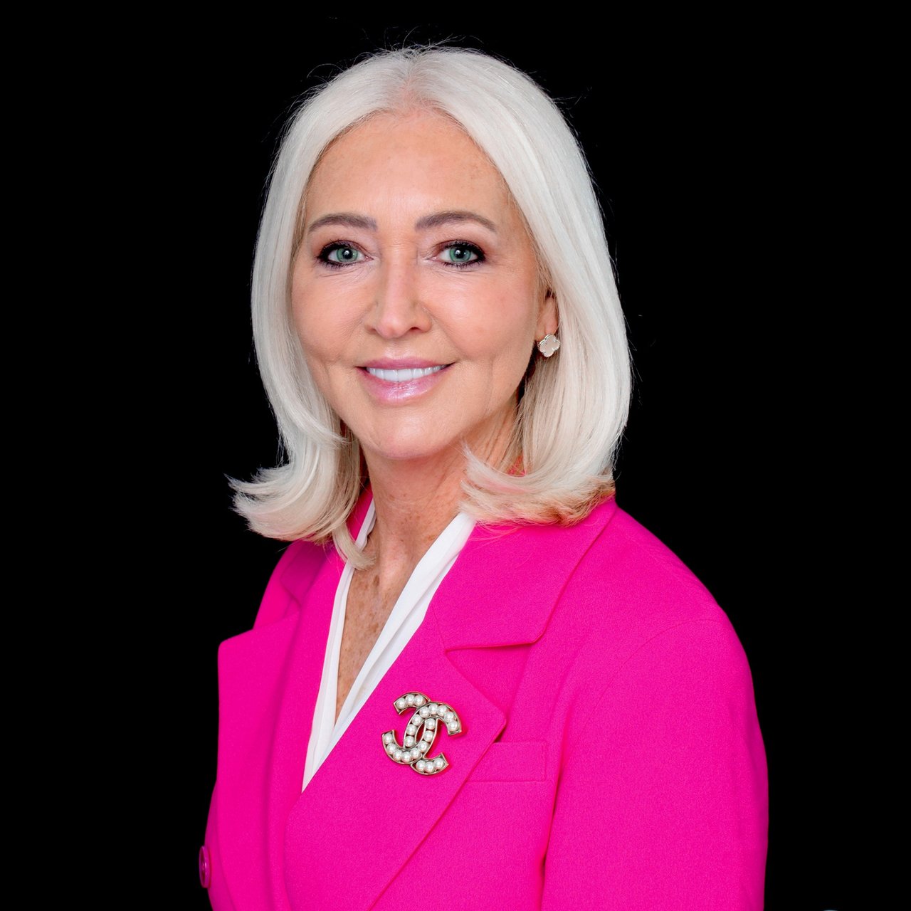 Anne Rybarczyk Gray Edina, MN Real  Estate Agent Headshot