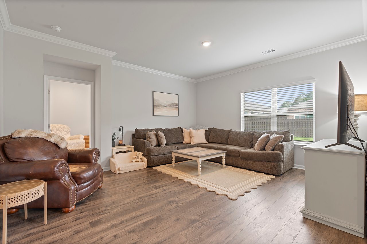 4 BEDROOMS!! Open floor plan and Fenced in back yard!!