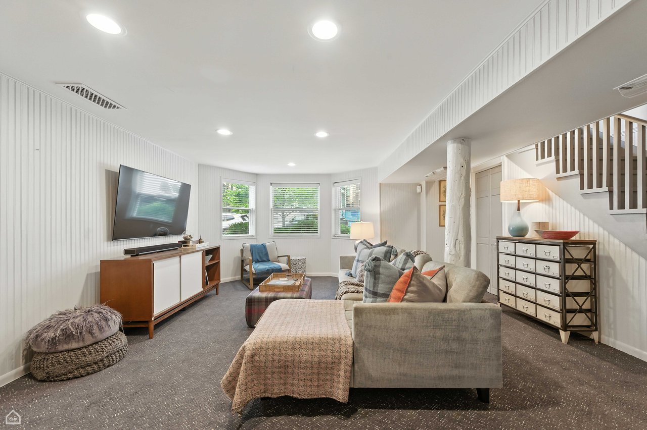 3539 N Hoyne Ave , Chicago, IL 60618